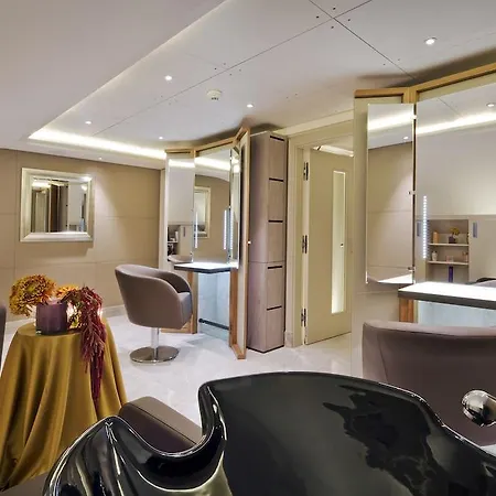 Four Seasons Des Bergues 5*