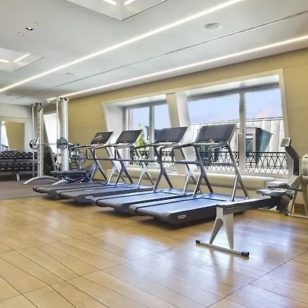Four Seasons Des Bergues 5*