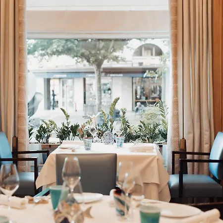 Four Seasons Des Bergues 5*