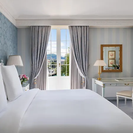 Four Seasons Des Bergues 5*